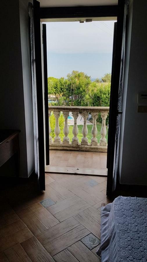 Sinilu B&B Silvi Paese Exterior foto